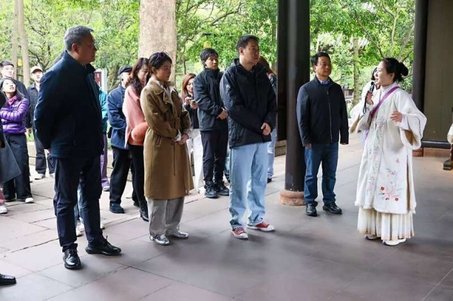 《苏堤春晓》演至成皆,看完话剧随着苏轼游四川